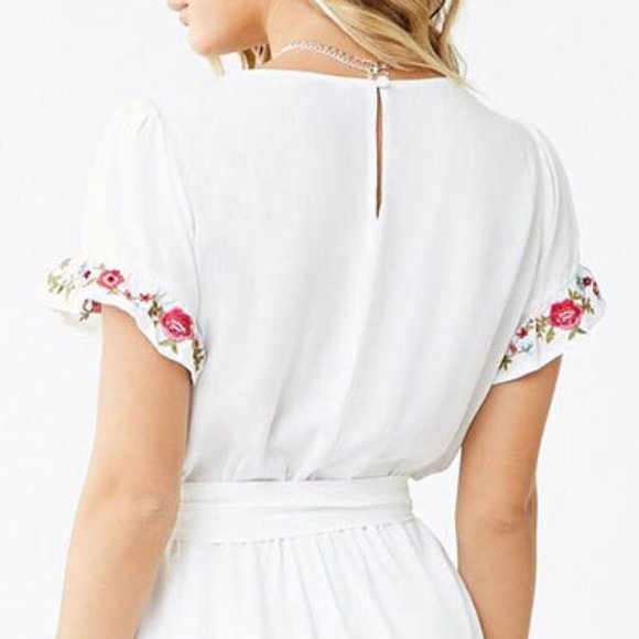 ✨HOST PICK✨ Floral Embroidered Romper NWOT - Picture 4 of 12